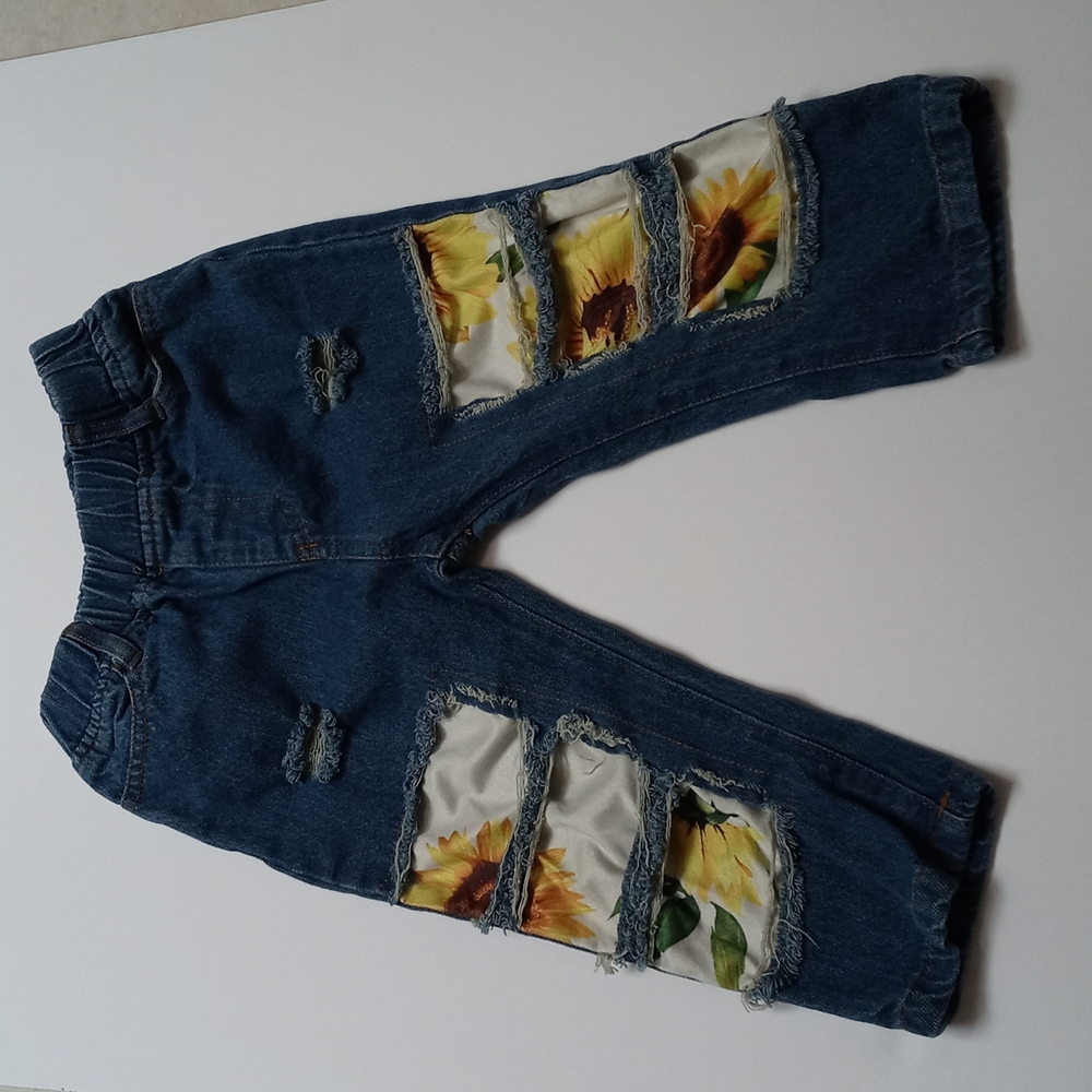 2T distressed denim jeans sunflowers